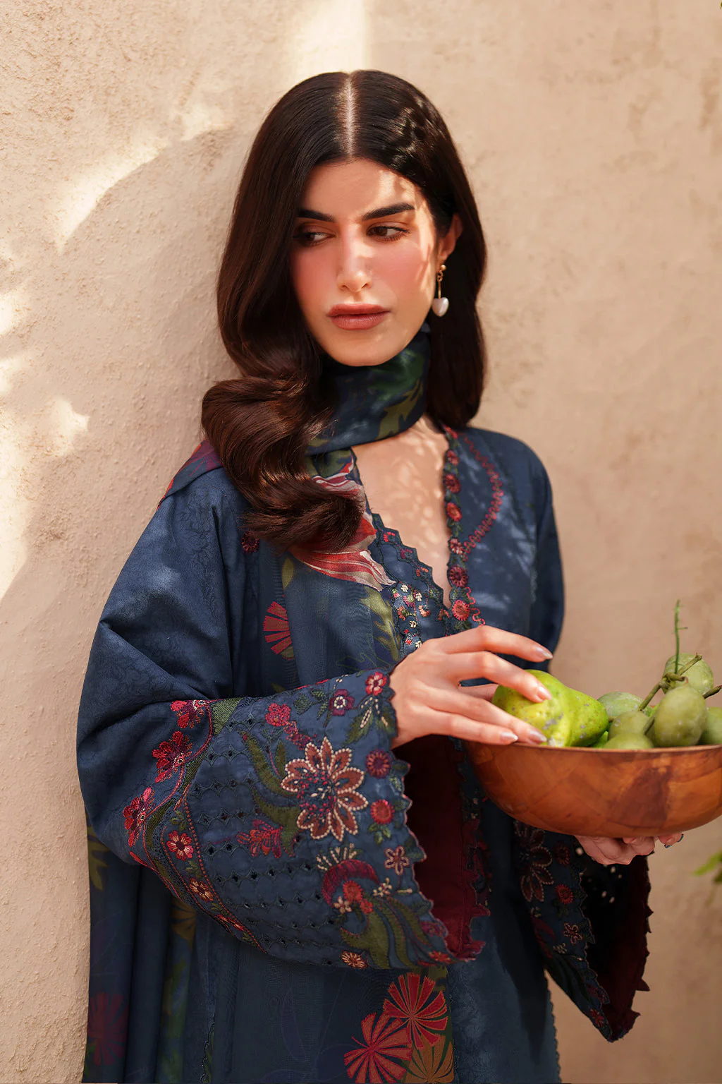 EL-01 Embroidered Lawn - Image 5
