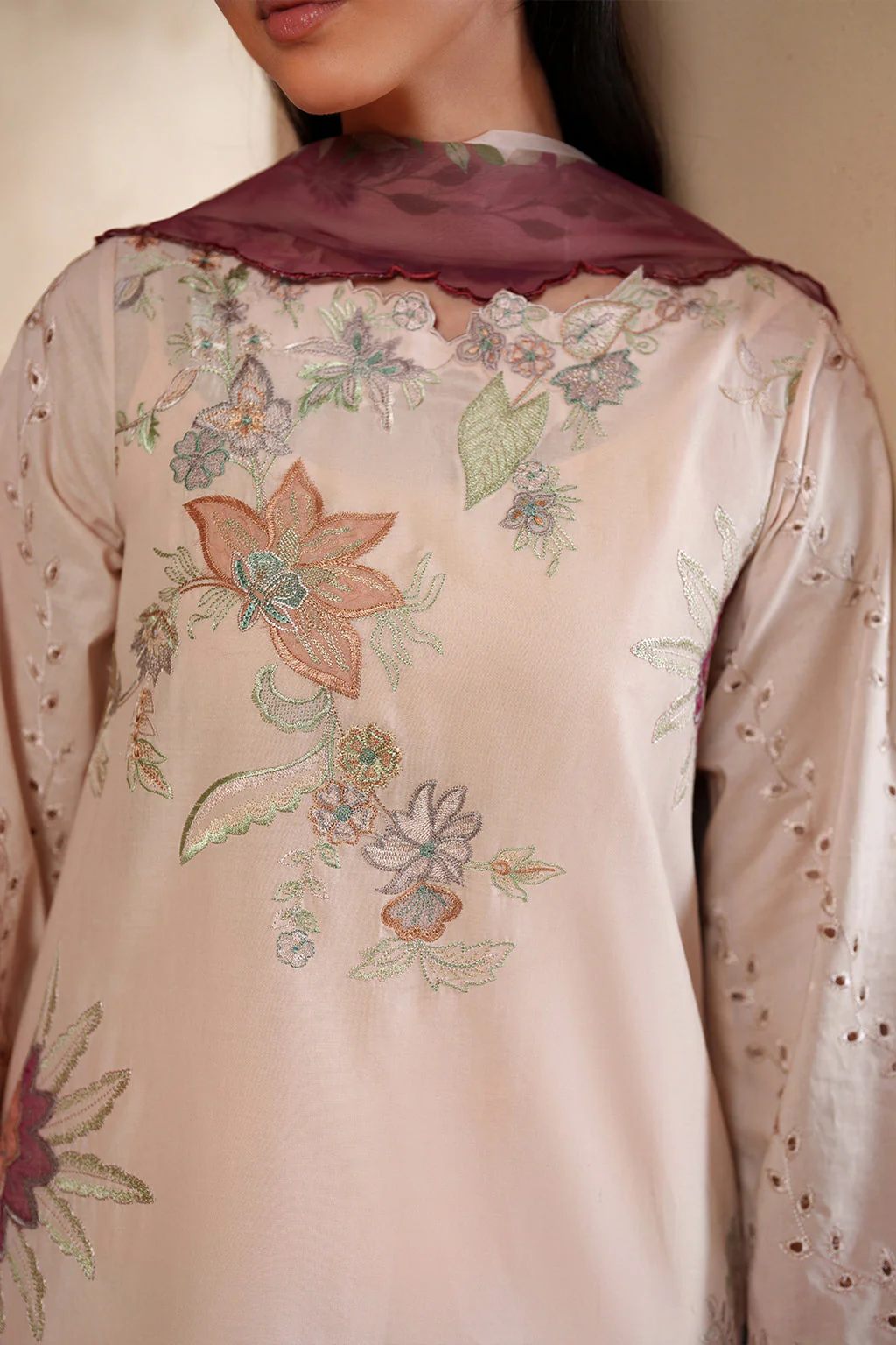 EL-04 Embroidered Lawn - Image 4