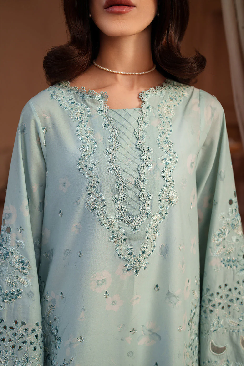 EL-05 Embroidered Lawn - Image 4