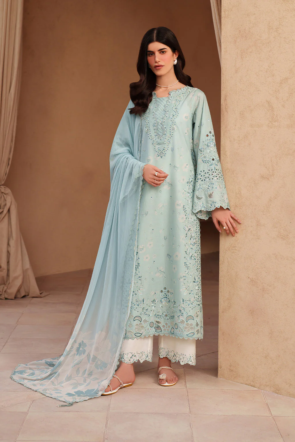 EL-05 Embroidered Lawn - Image 5