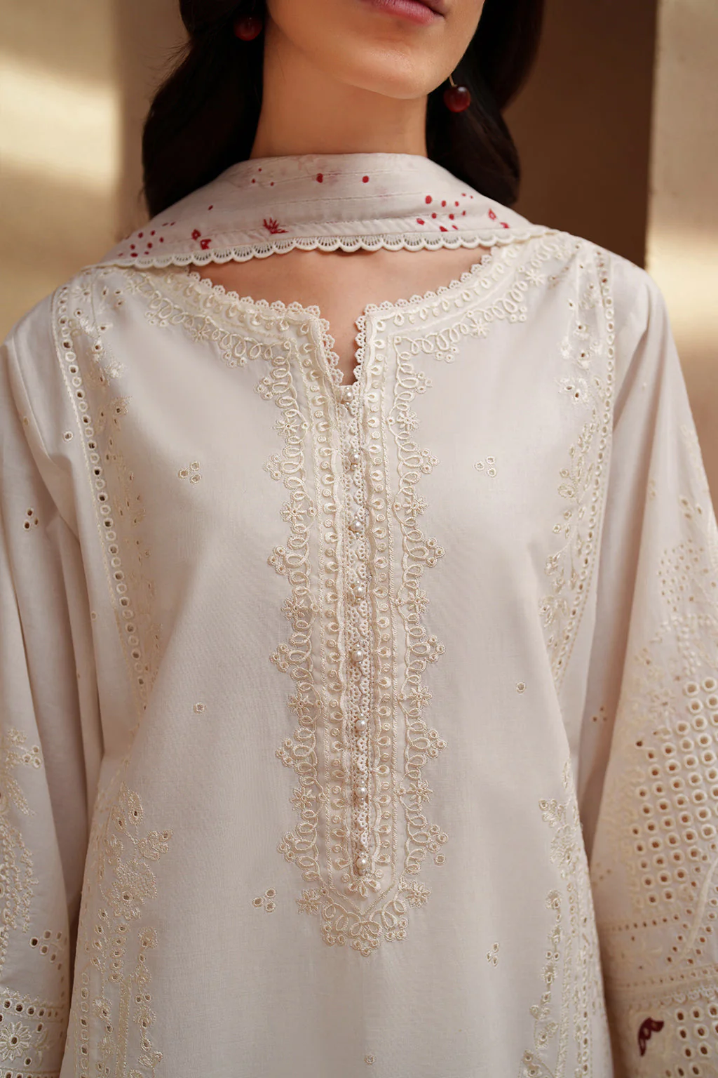 EL-06 Embroidered Lawn - Image 4