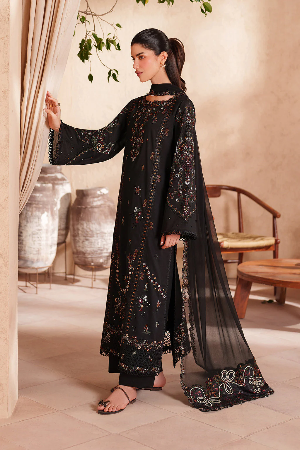 EL-07 Embroidered Lawn - Image 3