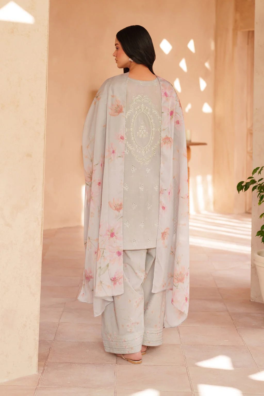 EL-12 Embroidered Lawn - Image 3