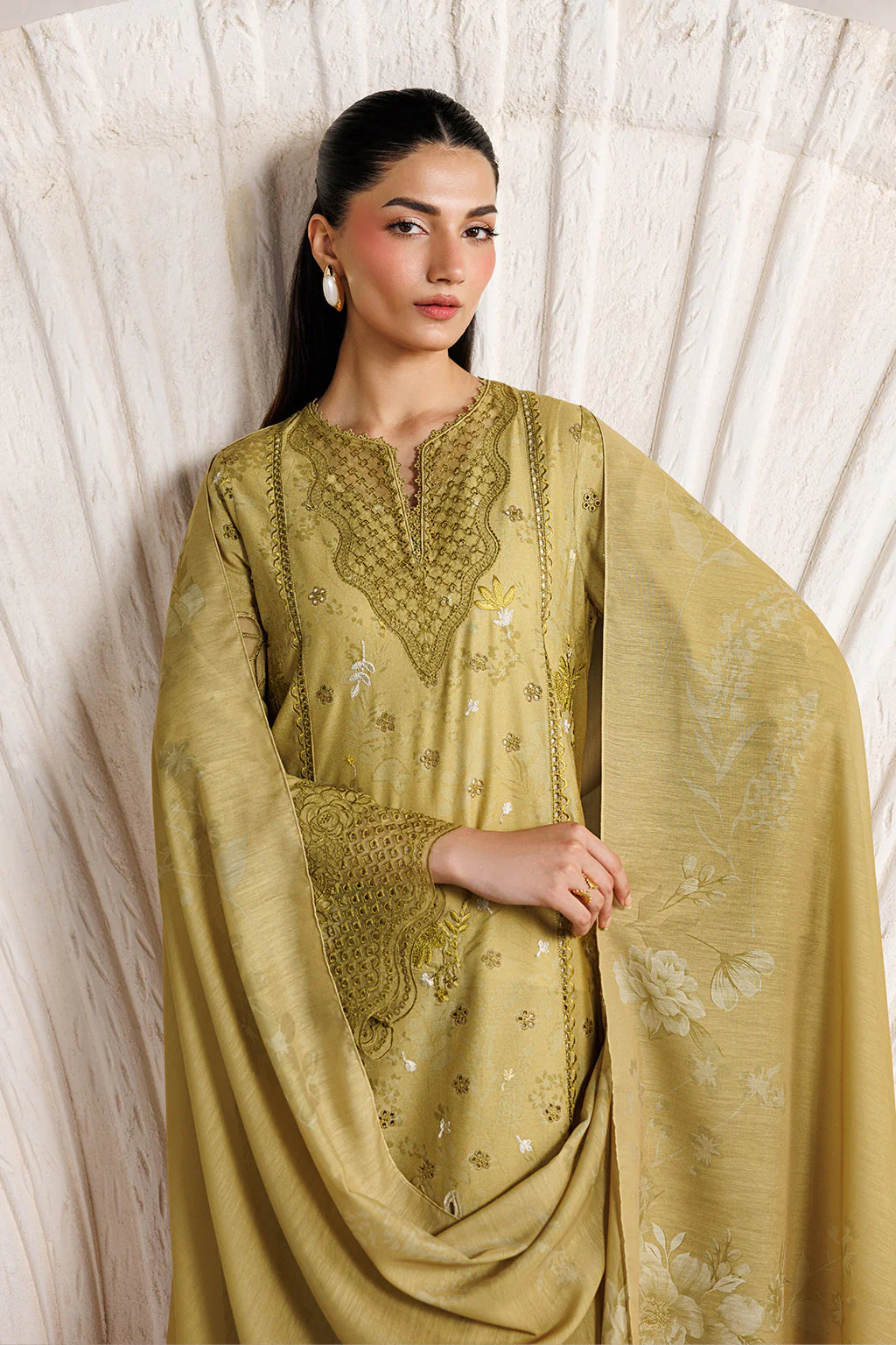 IBE-09 Embroidered Lawn - Image 4