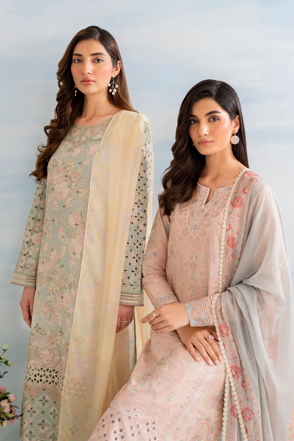 IGL-10 Embroidered Lawn - Image 11