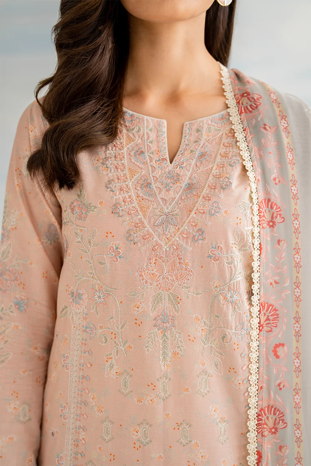IGL-10 Embroidered Lawn - Image 3