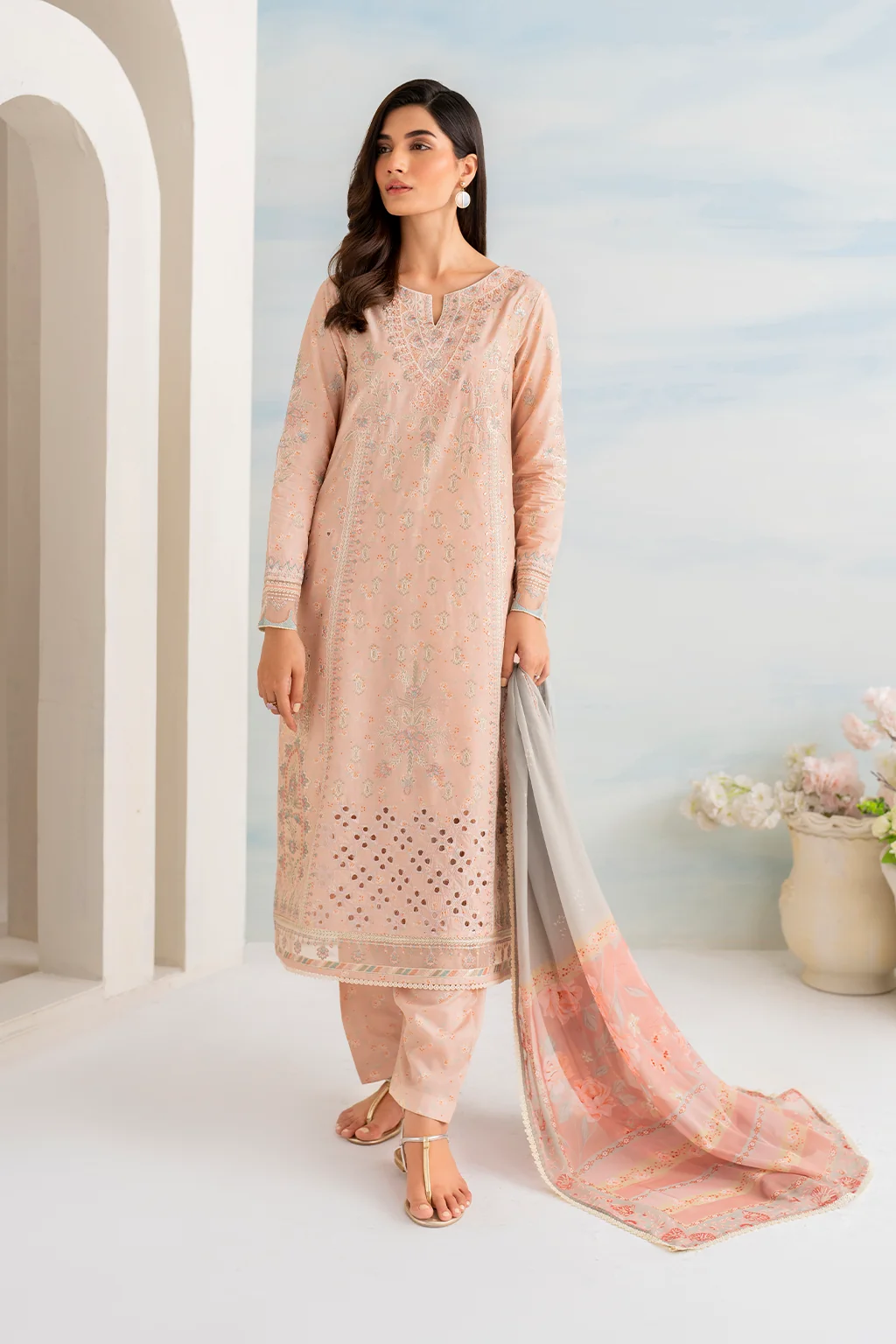 IGL-10 Embroidered Lawn - Image 5