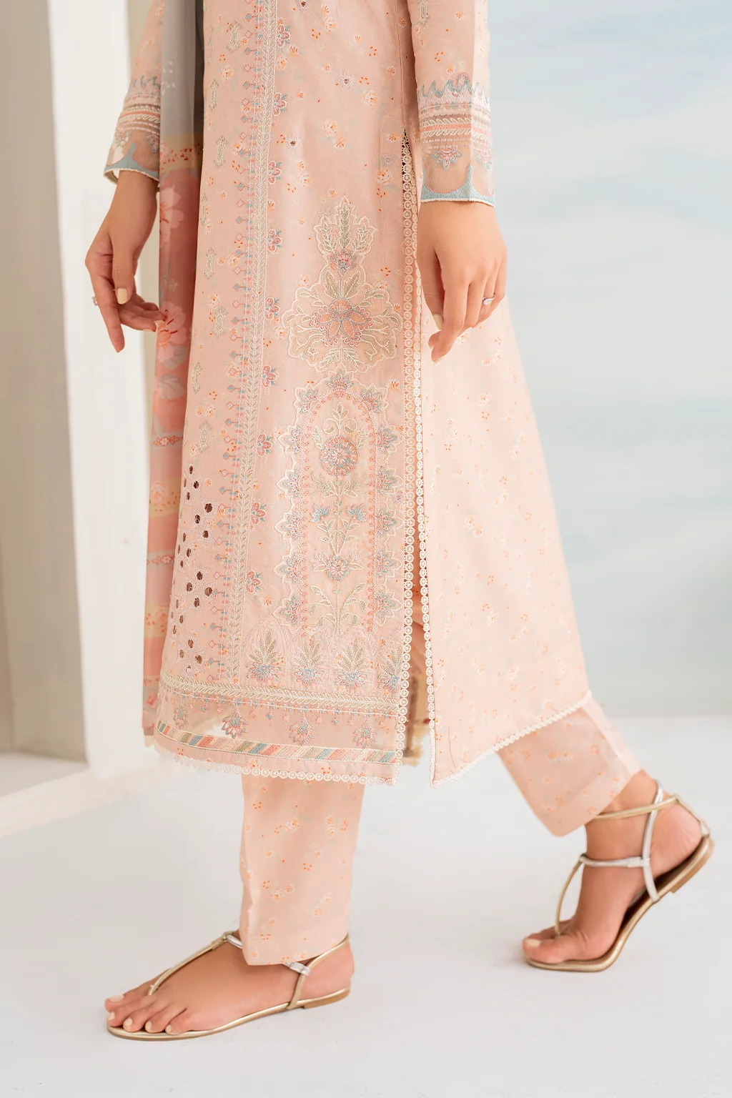 IGL-10 Embroidered Lawn - Image 7