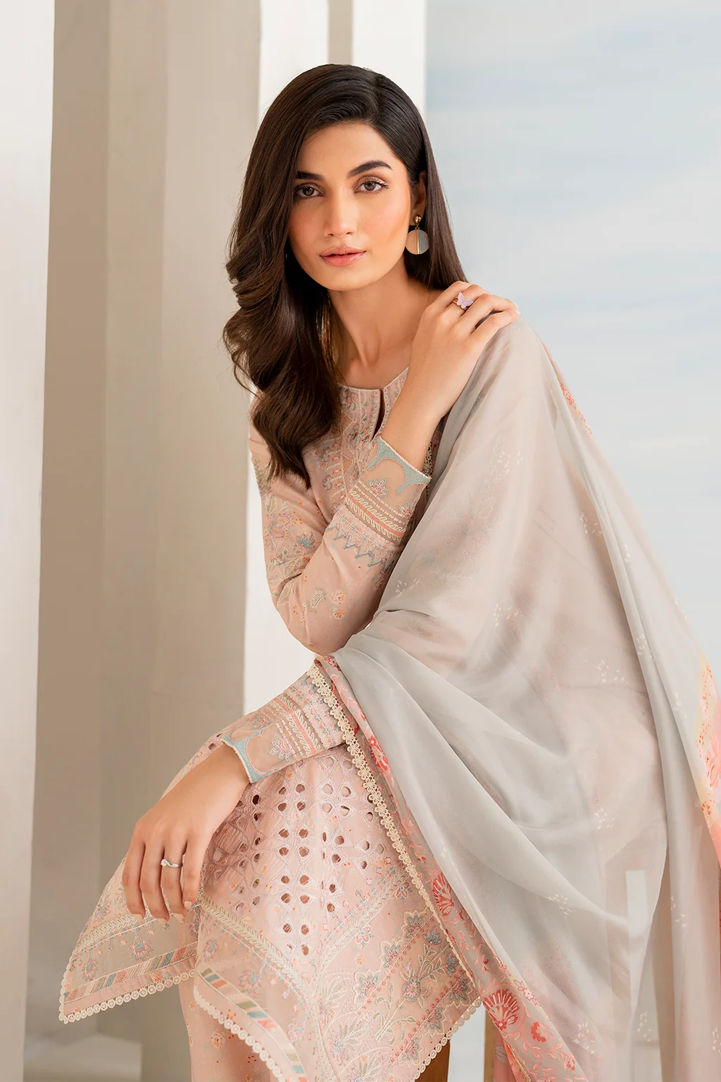 IGL-10 Embroidered Lawn - Image 9