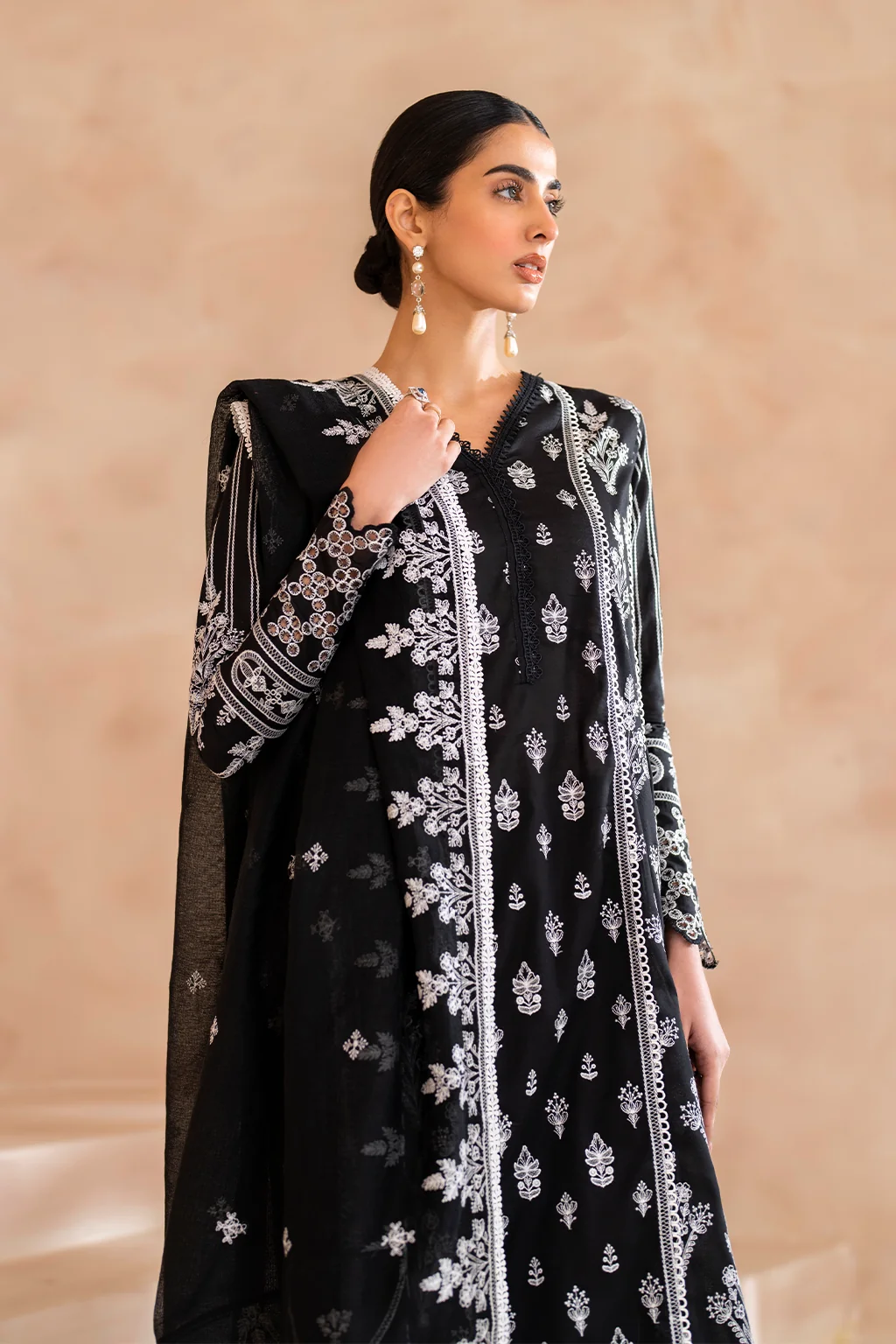 IP-232 Embroidered Lawn - Image 6