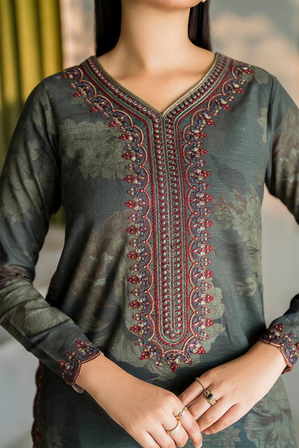 IP-262 Printed Khaddar - Image 3