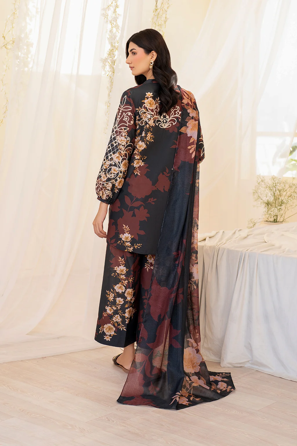 IP-304 Printed Lawn - Image 3