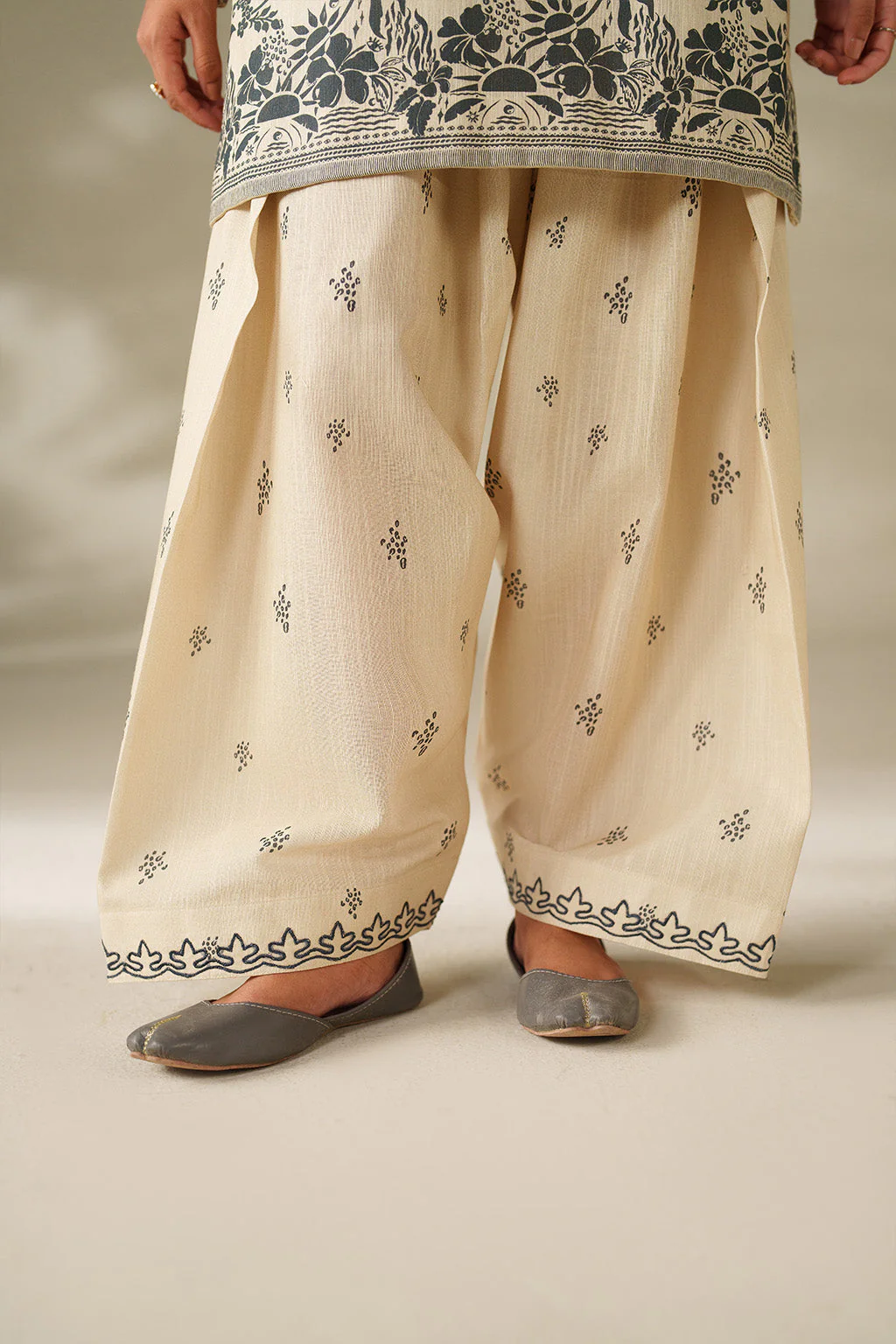 IP-333 Printed Khaddar - Image 4