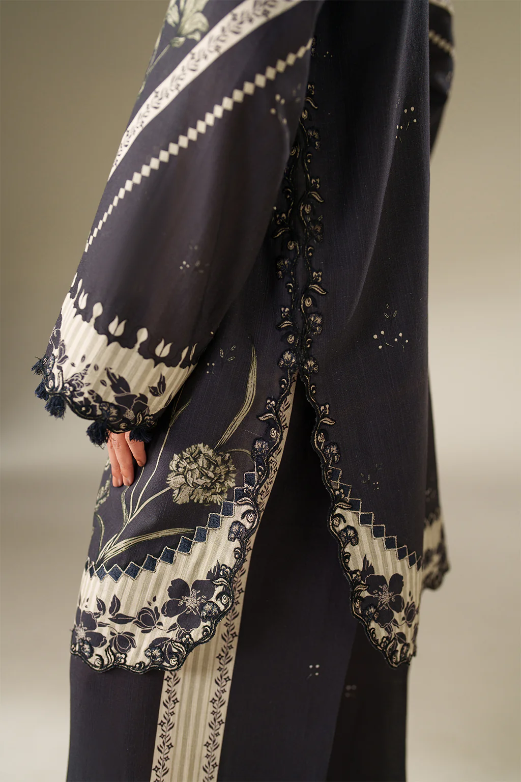 IP-341 Printed Khaddar - Image 4