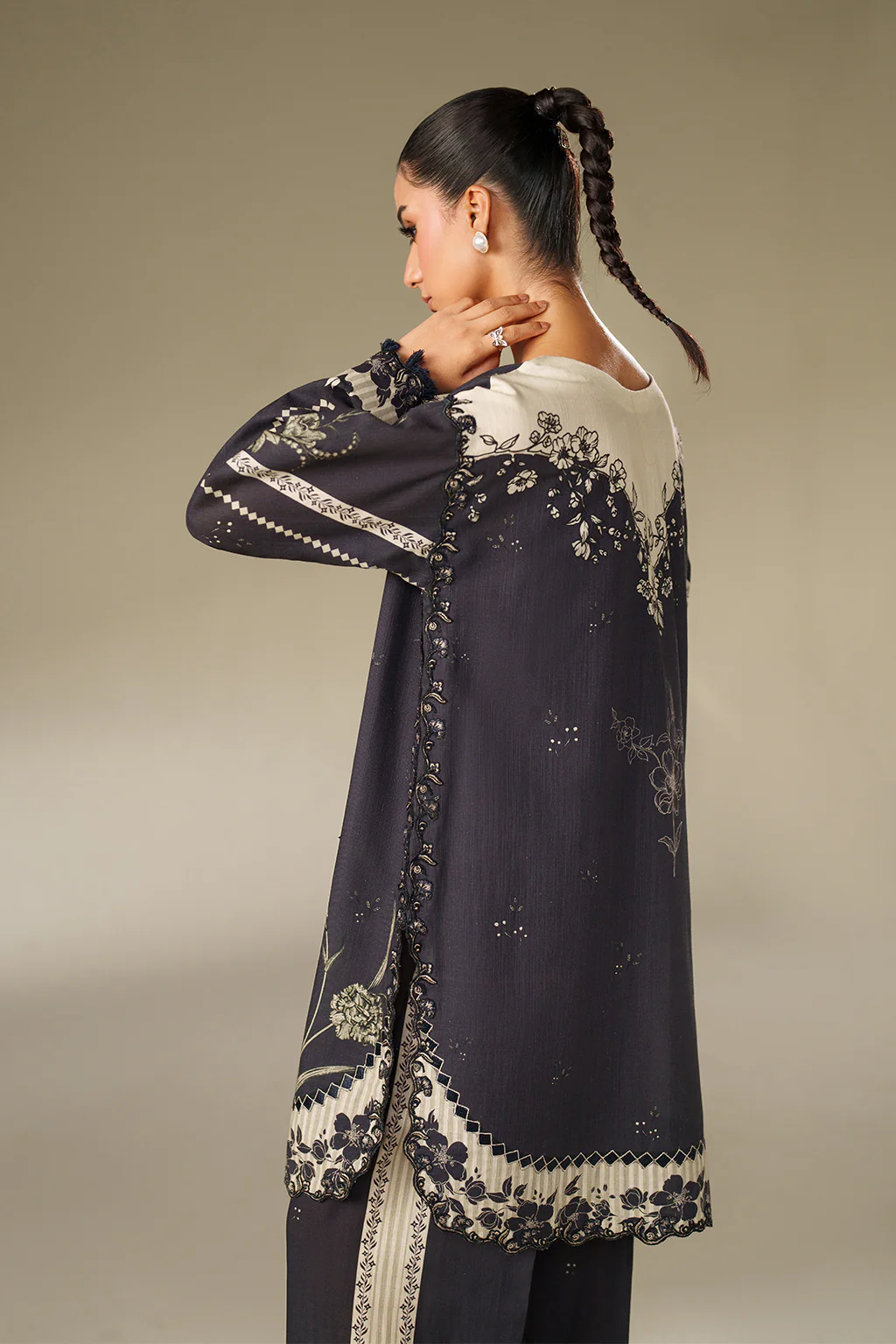 IP-341 Printed Khaddar - Image 5