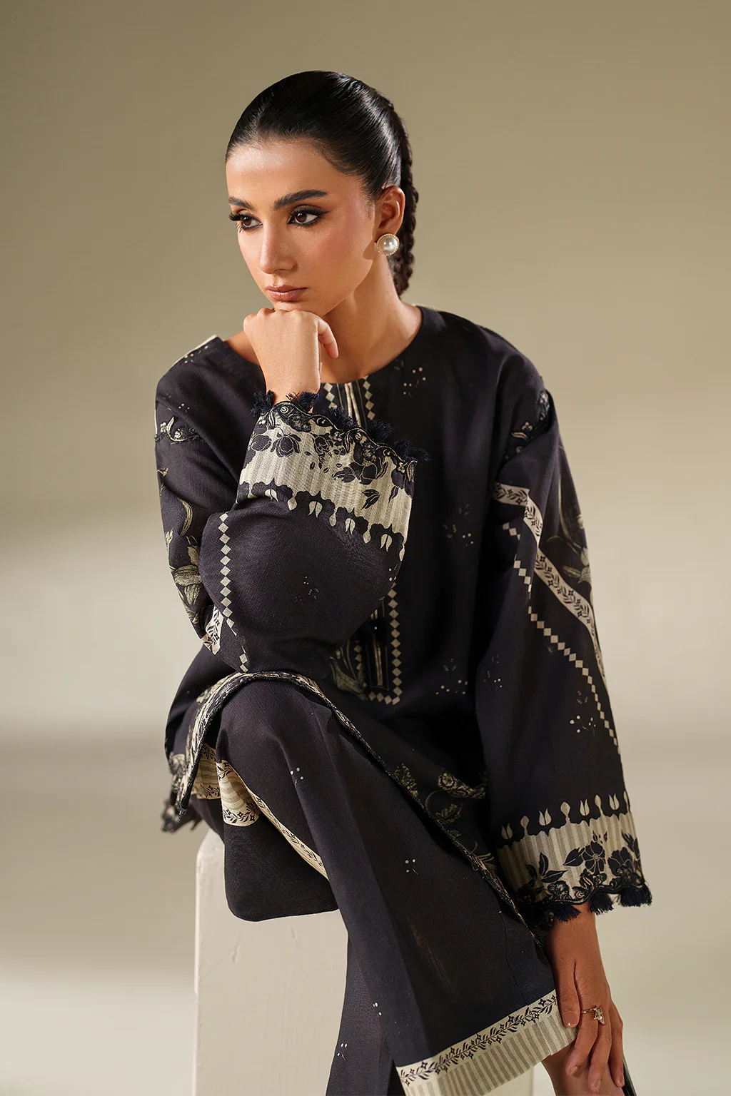 IP-341 Printed Khaddar - Image 9