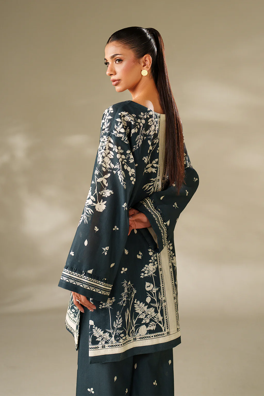 IP-343 Printed Khaddar - Image 3
