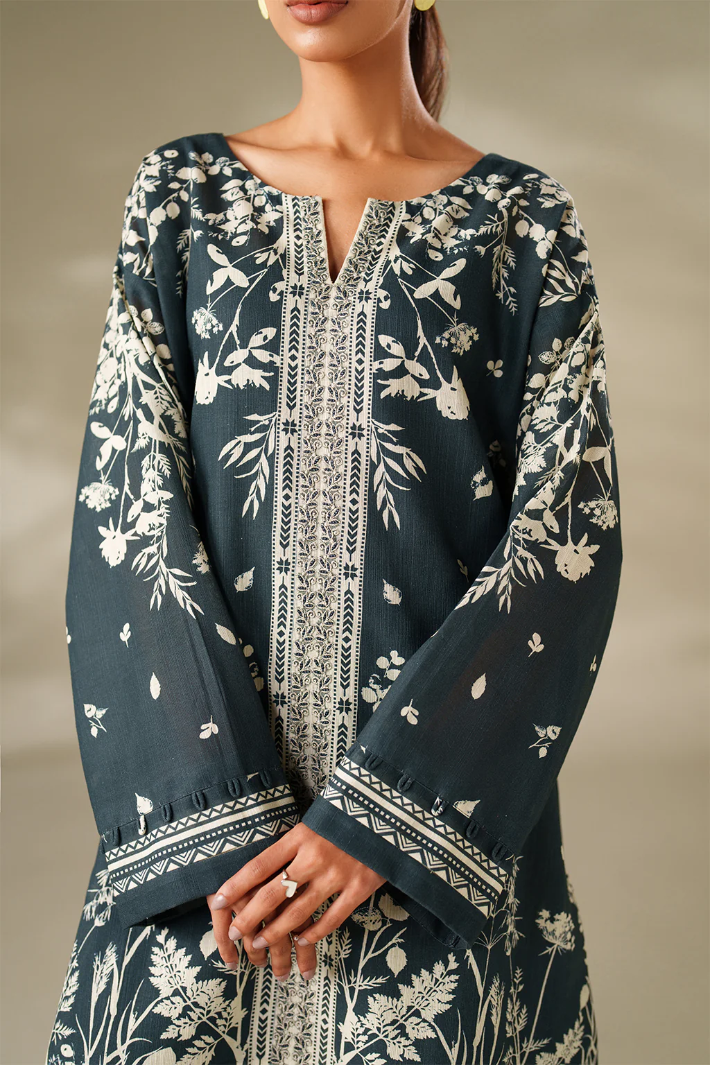 IP-343 Printed Khaddar - Image 4