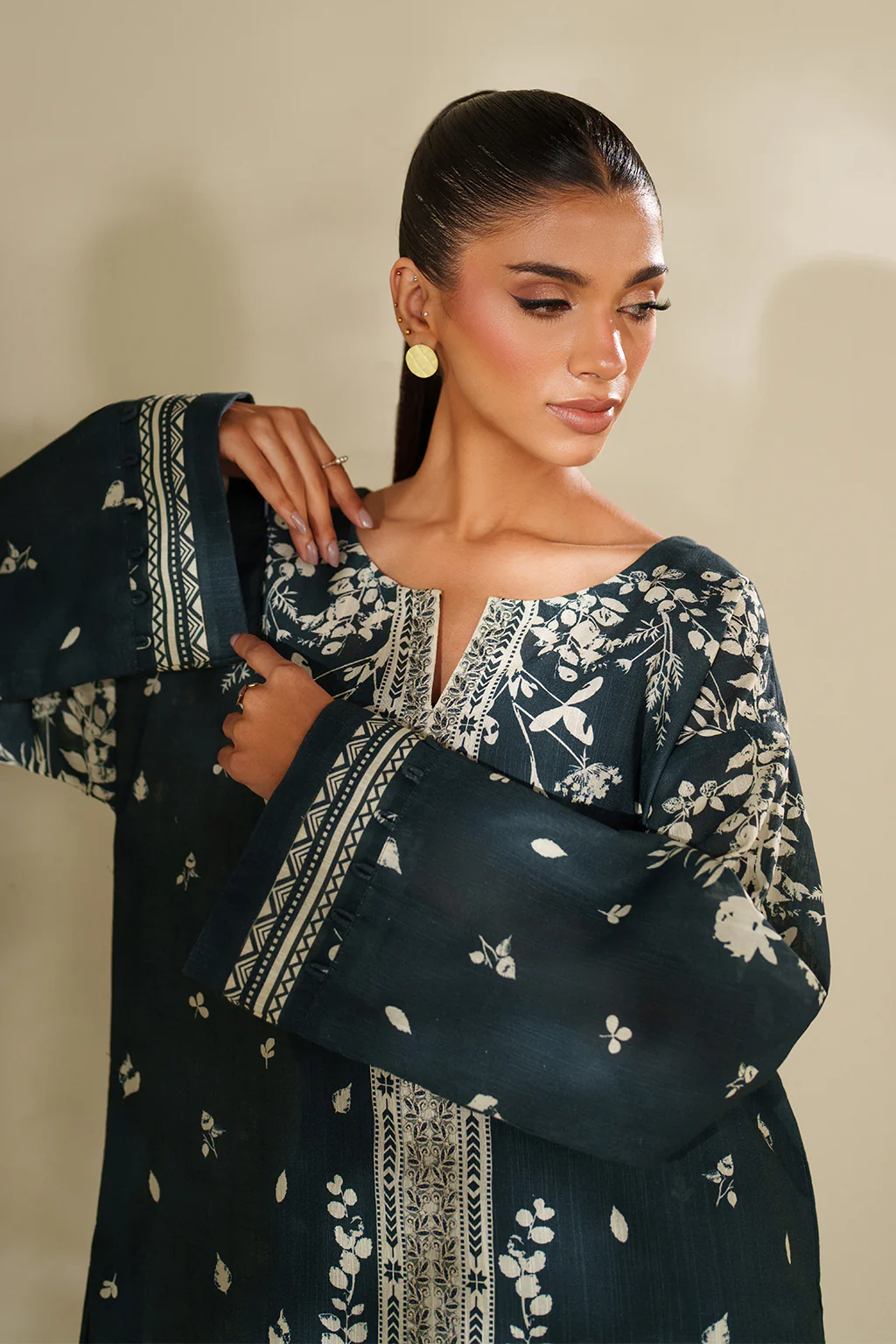 IP-343 Printed Khaddar - Image 7