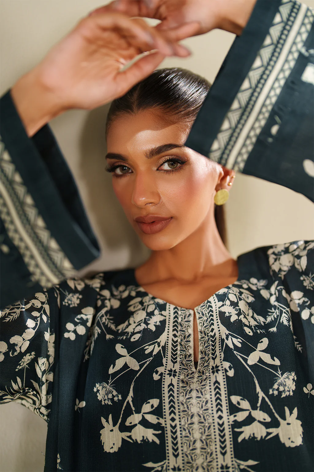 IP-343 Printed Khaddar - Image 8
