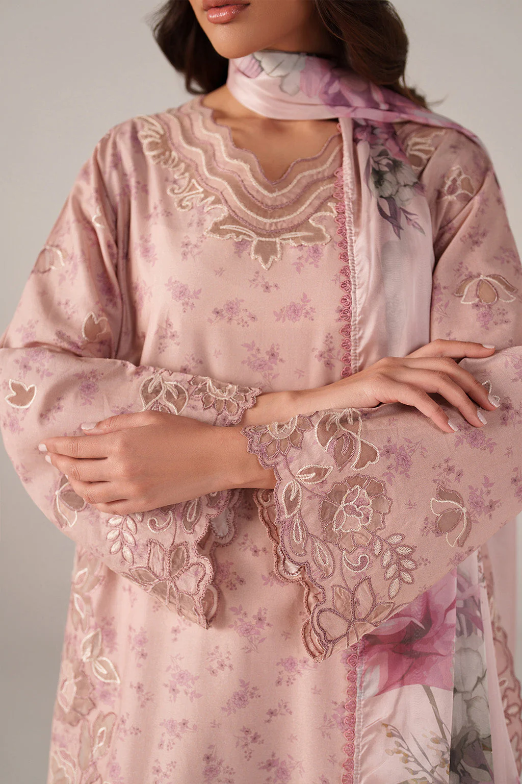 SS-05 Embroidered Lawn - Image 4