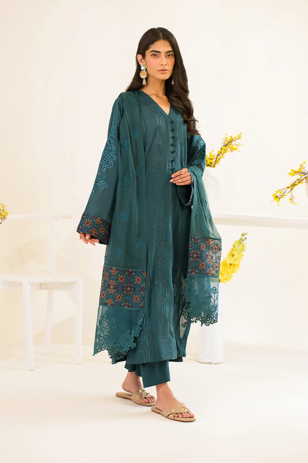UE-161 Embroidered Lawn - Image 3