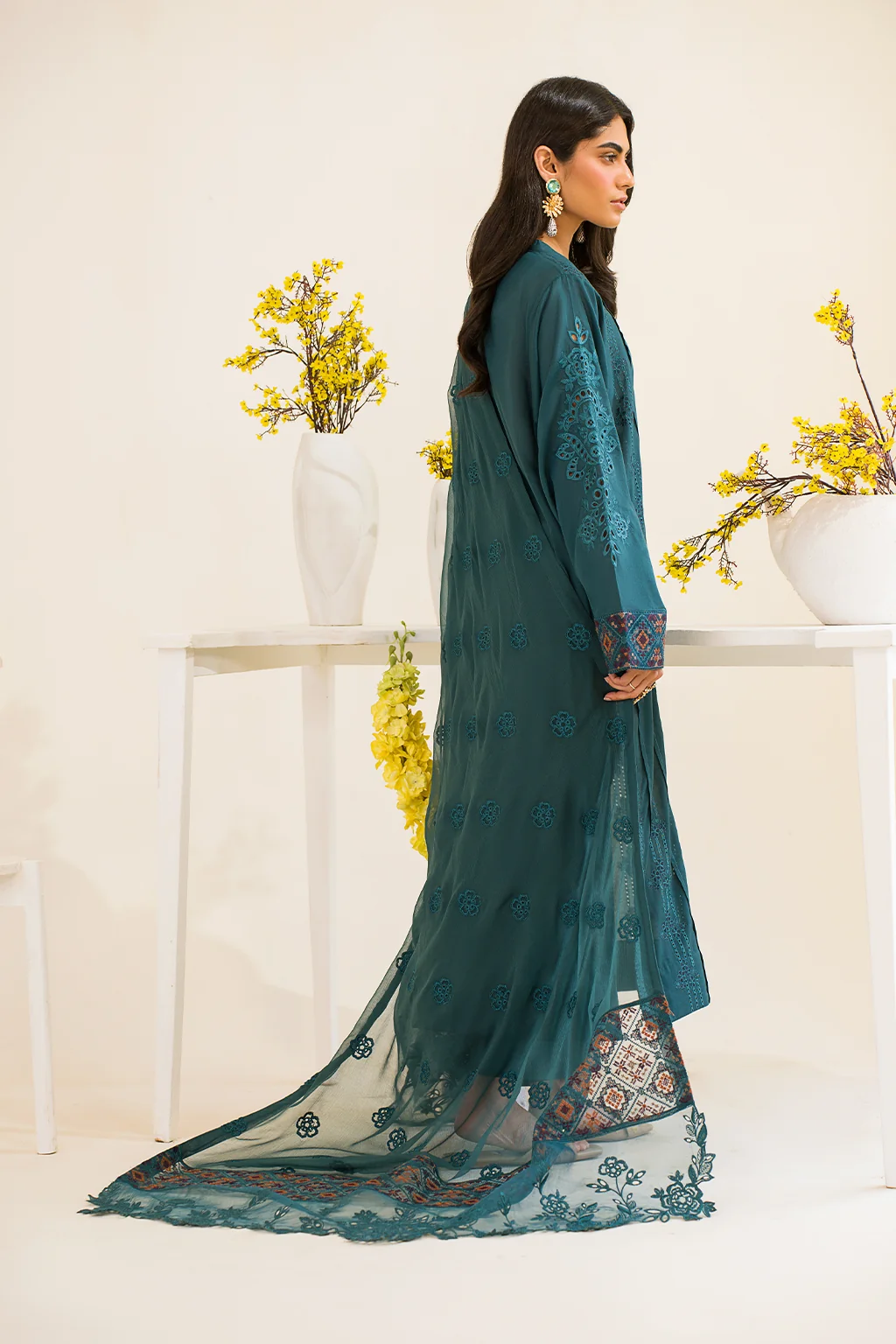 UE-161 Embroidered Lawn - Image 5