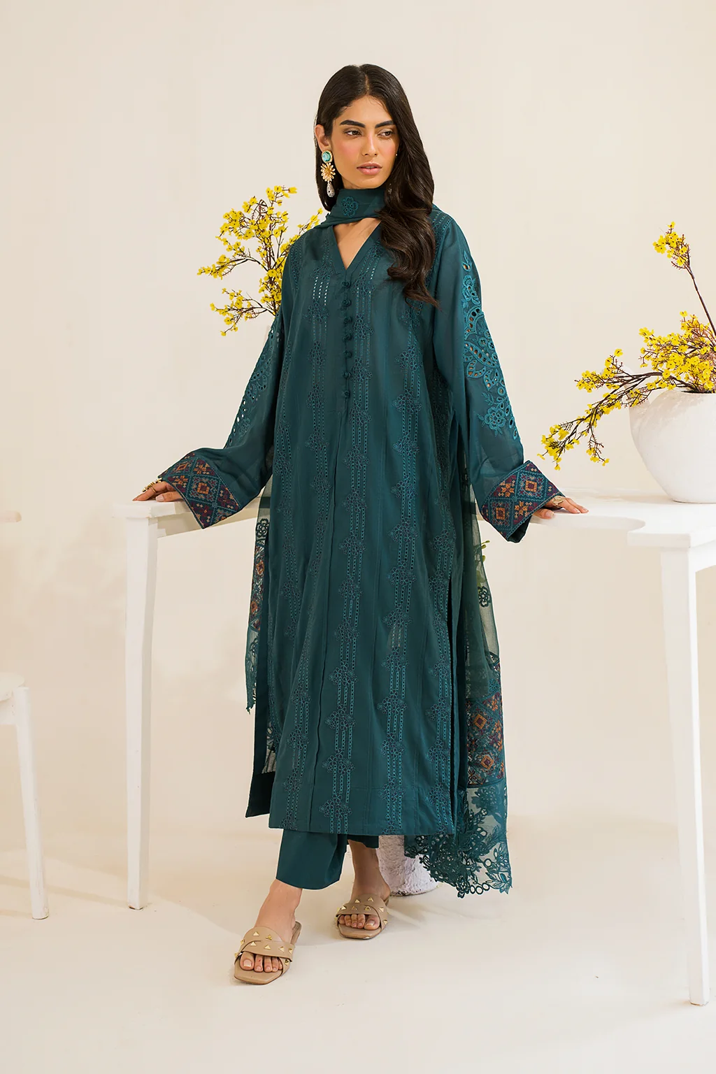UE-161 Embroidered Lawn - Image 6