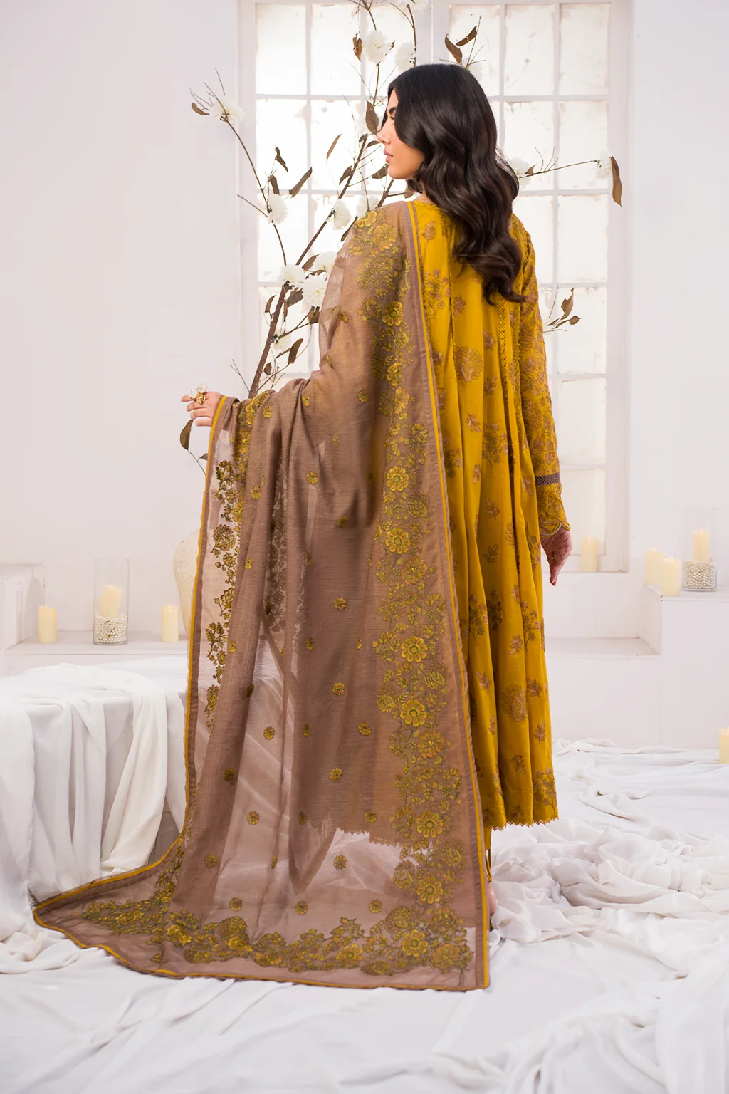 UE-201 Embroidered Lawn - Image 3
