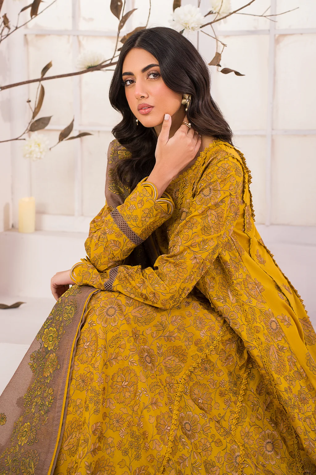 UE-201 Embroidered Lawn - Image 4