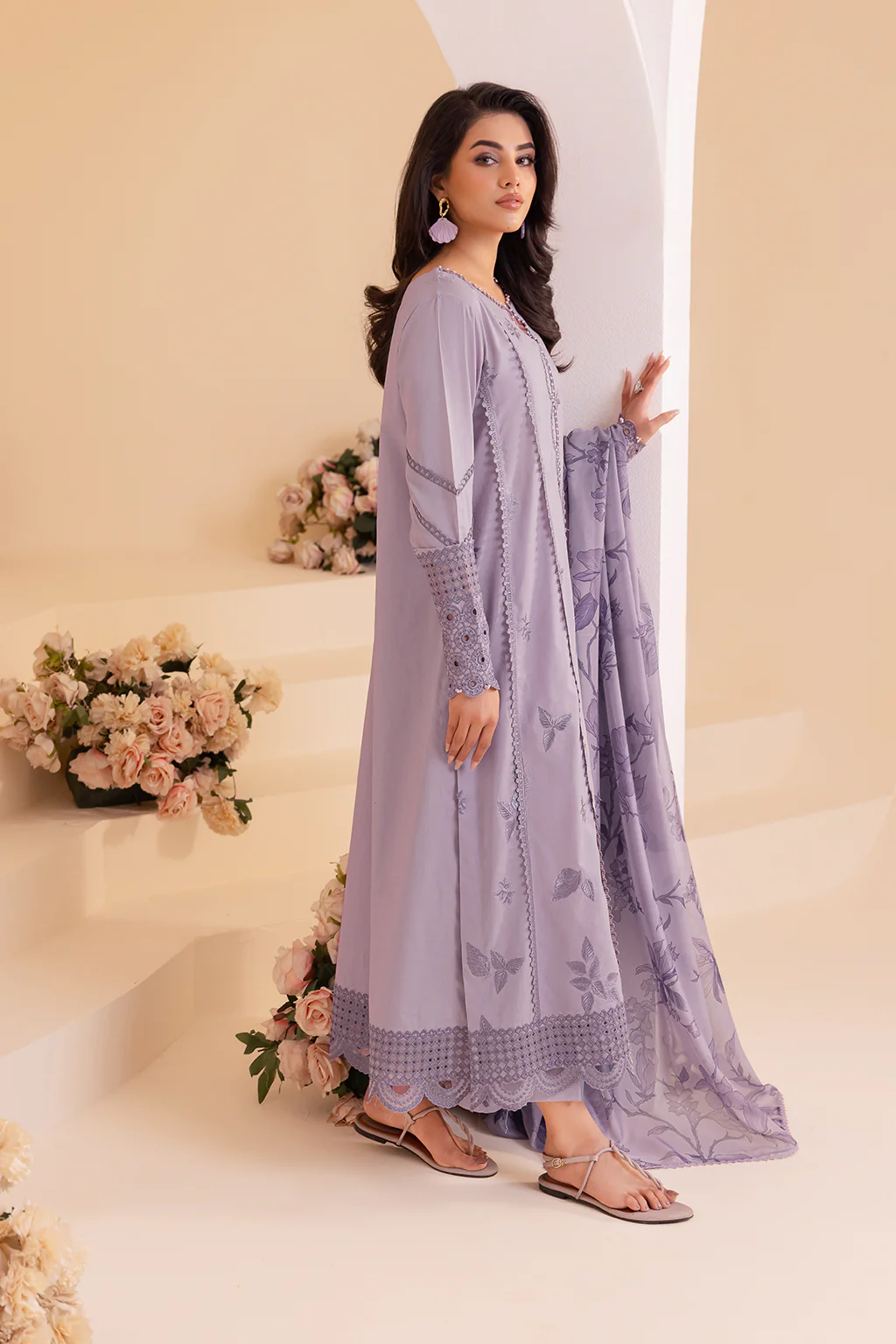 UE-252 Embroidered Lawn - Image 4
