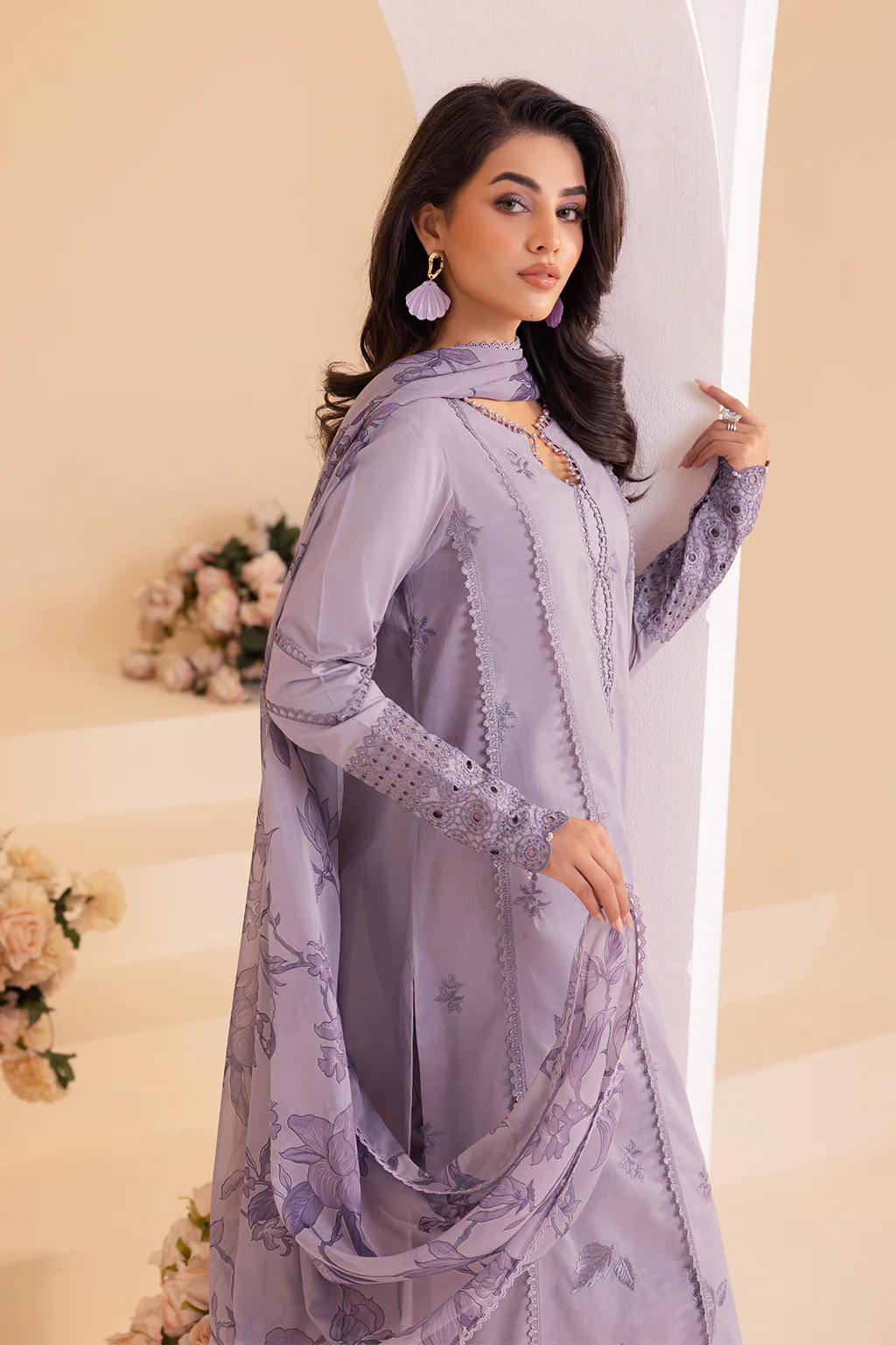 UE-252 Embroidered Lawn - Image 5
