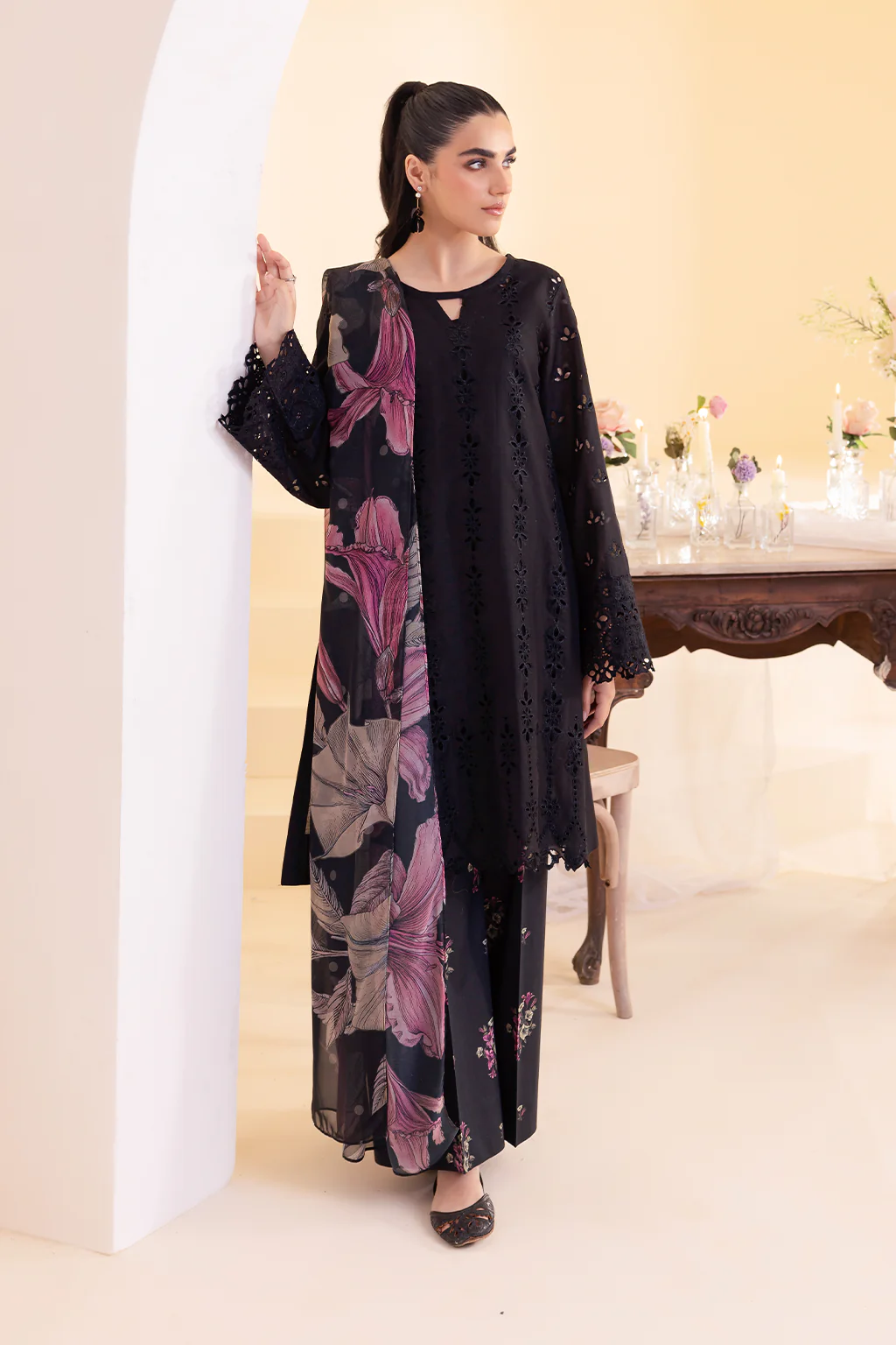 UE-253 Embroidered Lawn - Image 3