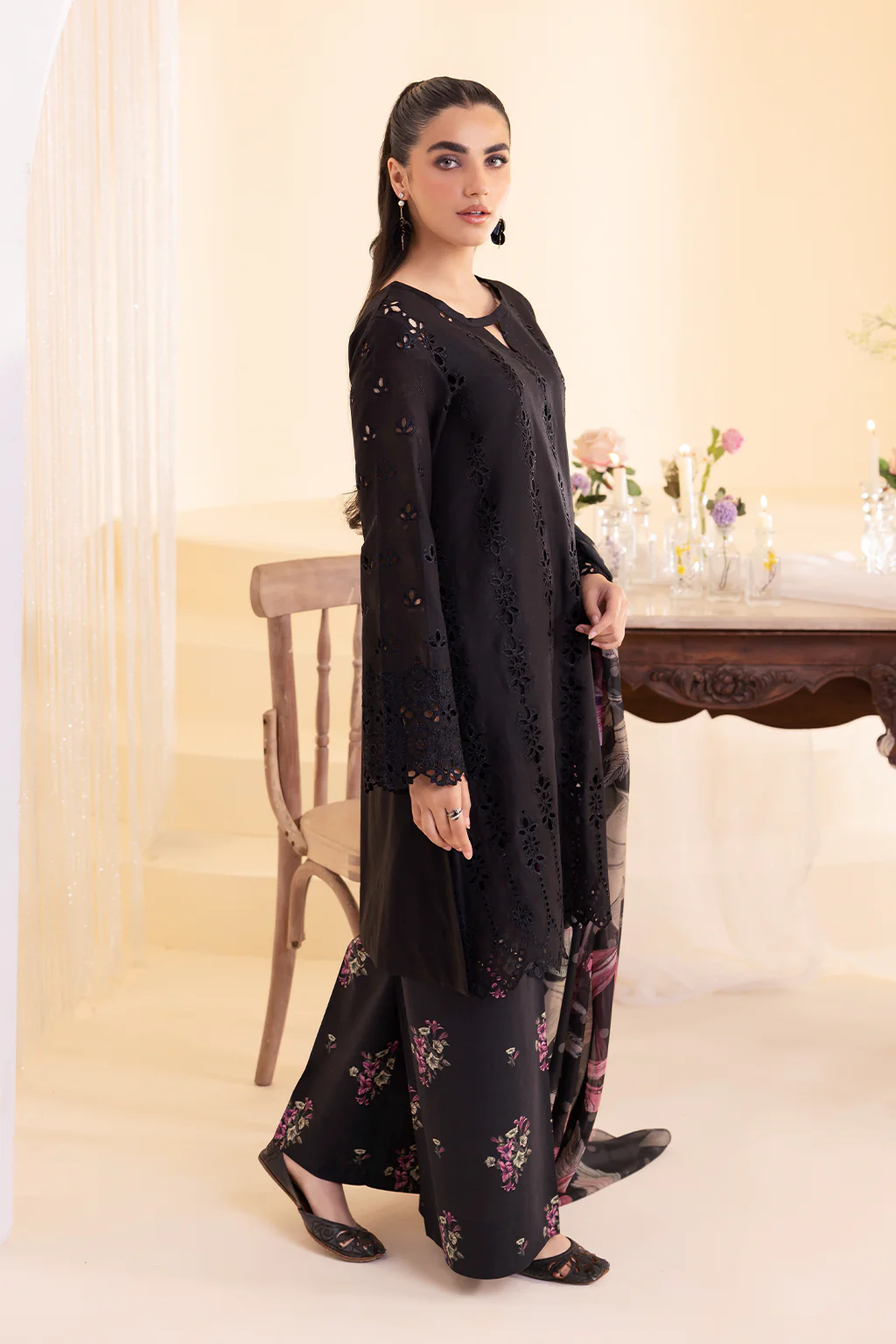 UE-253 Embroidered Lawn - Image 4