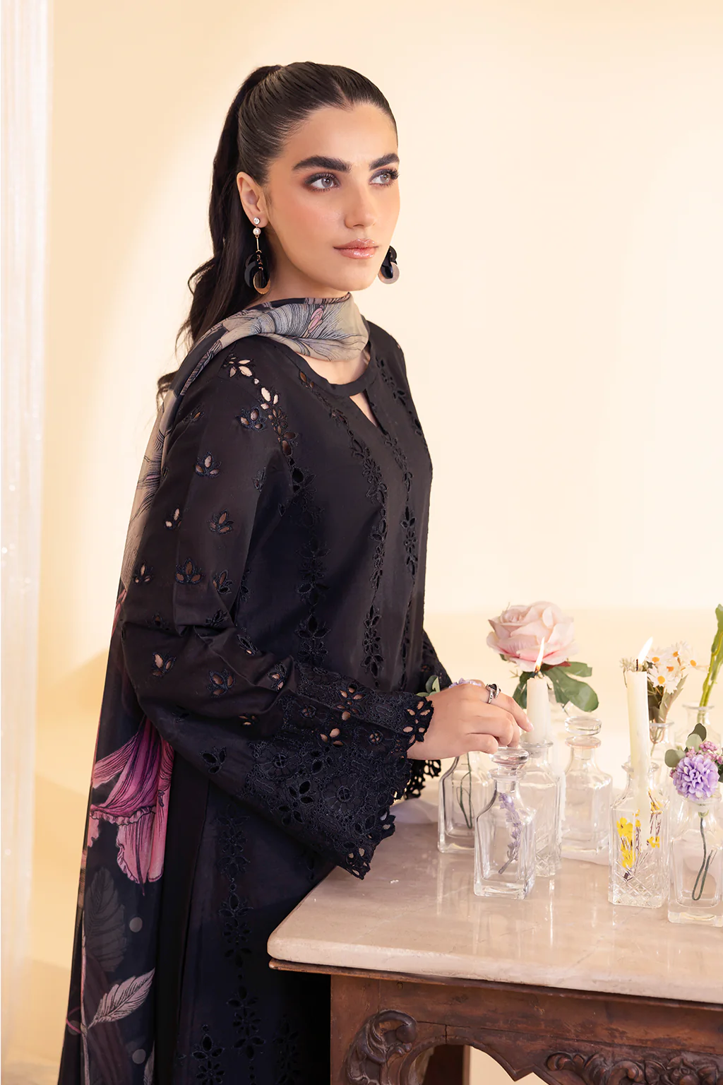 UE-253 Embroidered Lawn - Image 6