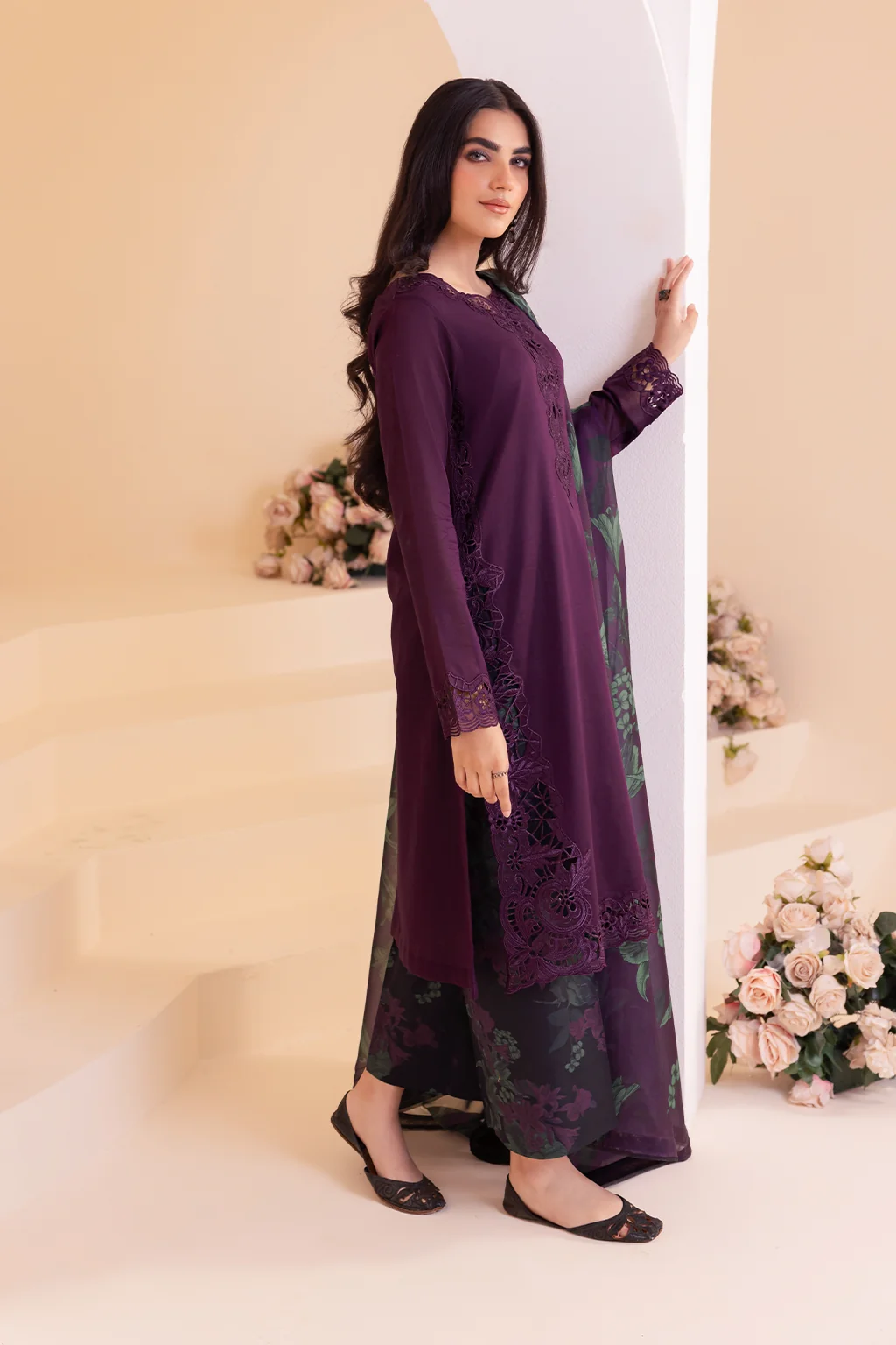 UE-257 Embroidered Lawn - Image 6