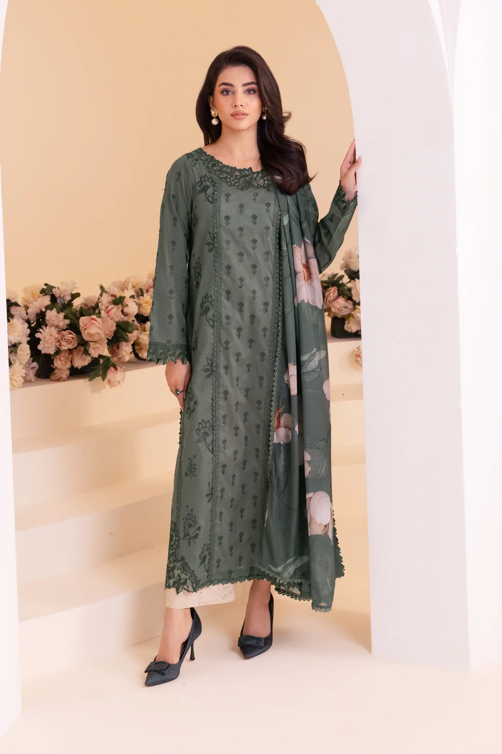 UE-259 Embroidered Lawn
