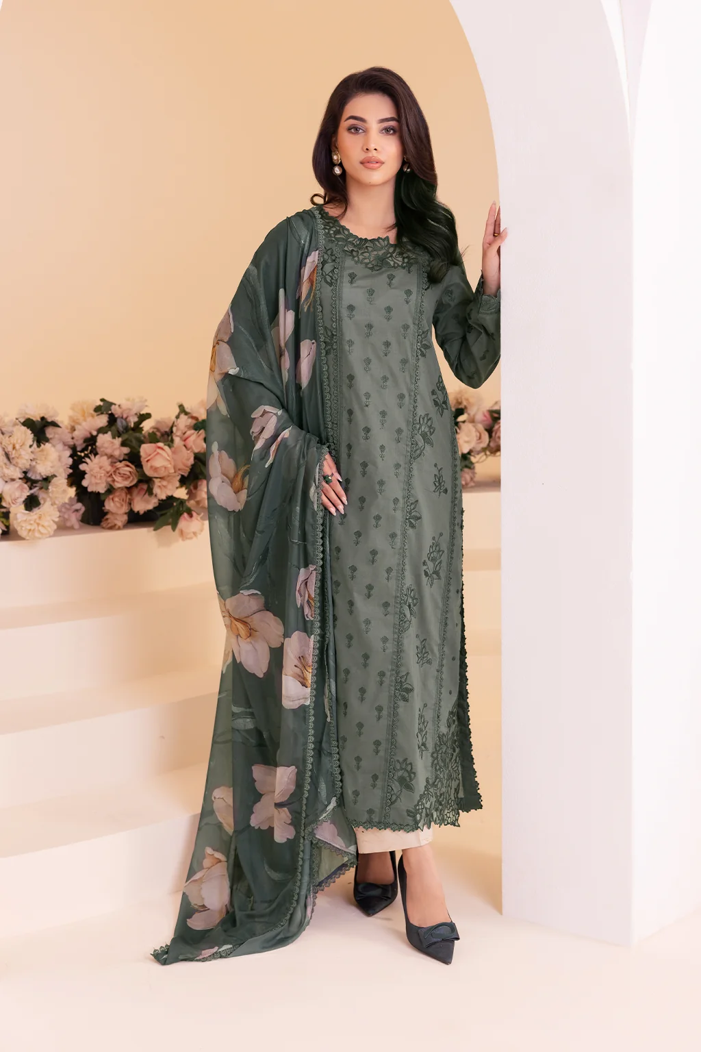UE-259 Embroidered Lawn - Image 3