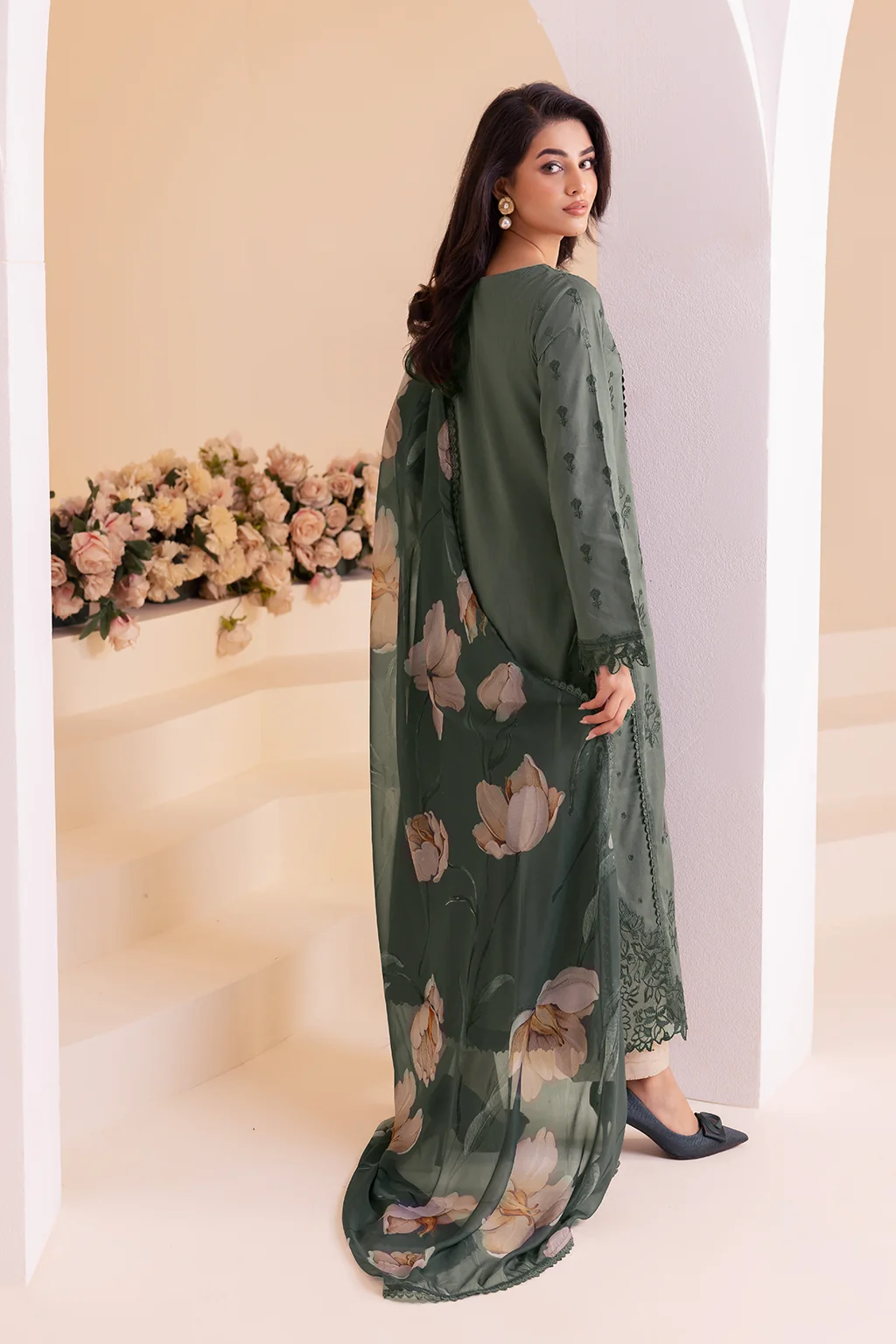 UE-259 Embroidered Lawn - Image 5