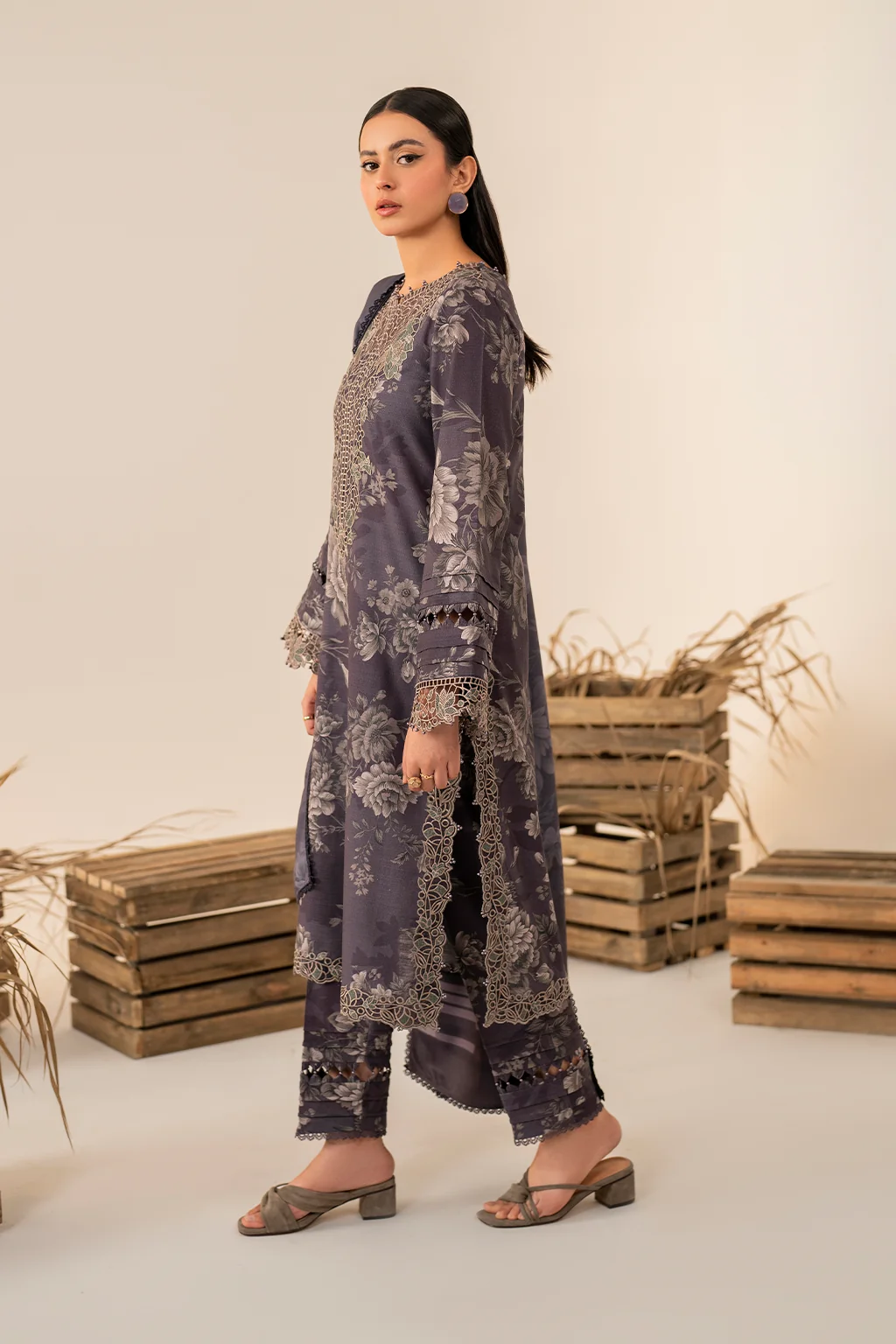 UE-349 Printed Khaddar - Image 5