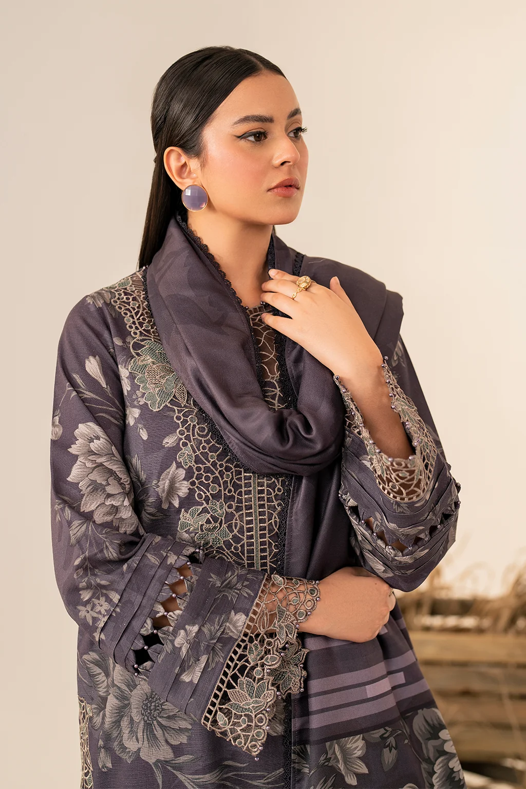 UE-349 Printed Khaddar - Image 6