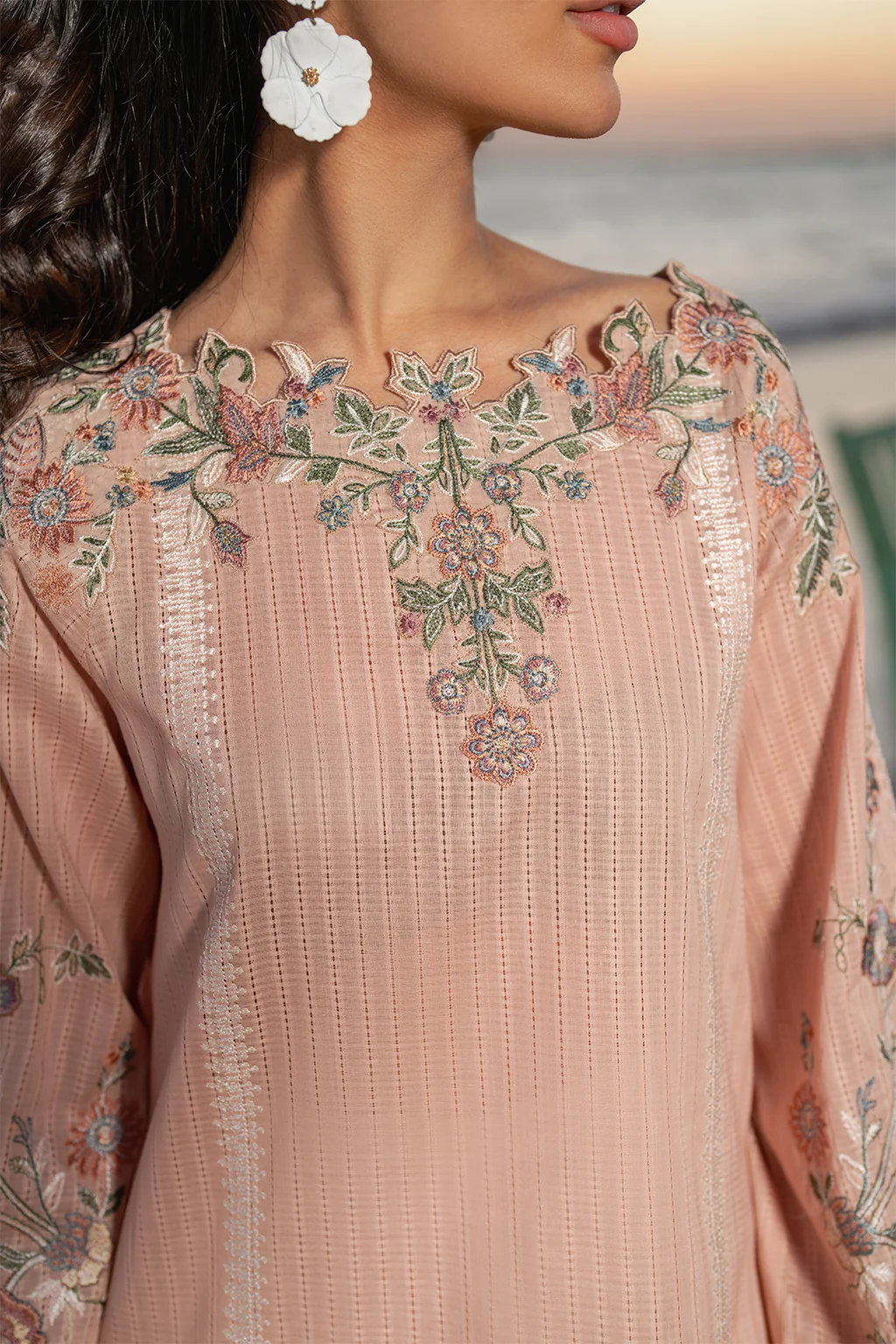 UE-382 Embroidered Lawn - Image 4