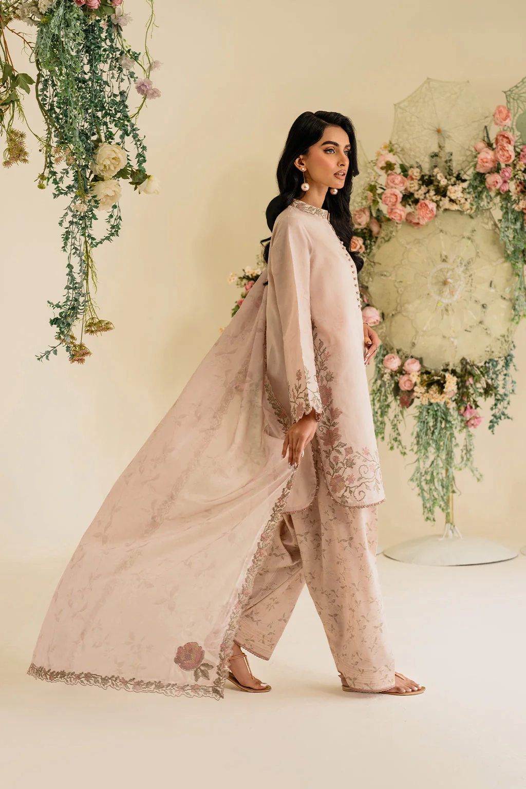 UE-424 Embroidered Textured Lawn - Image 10