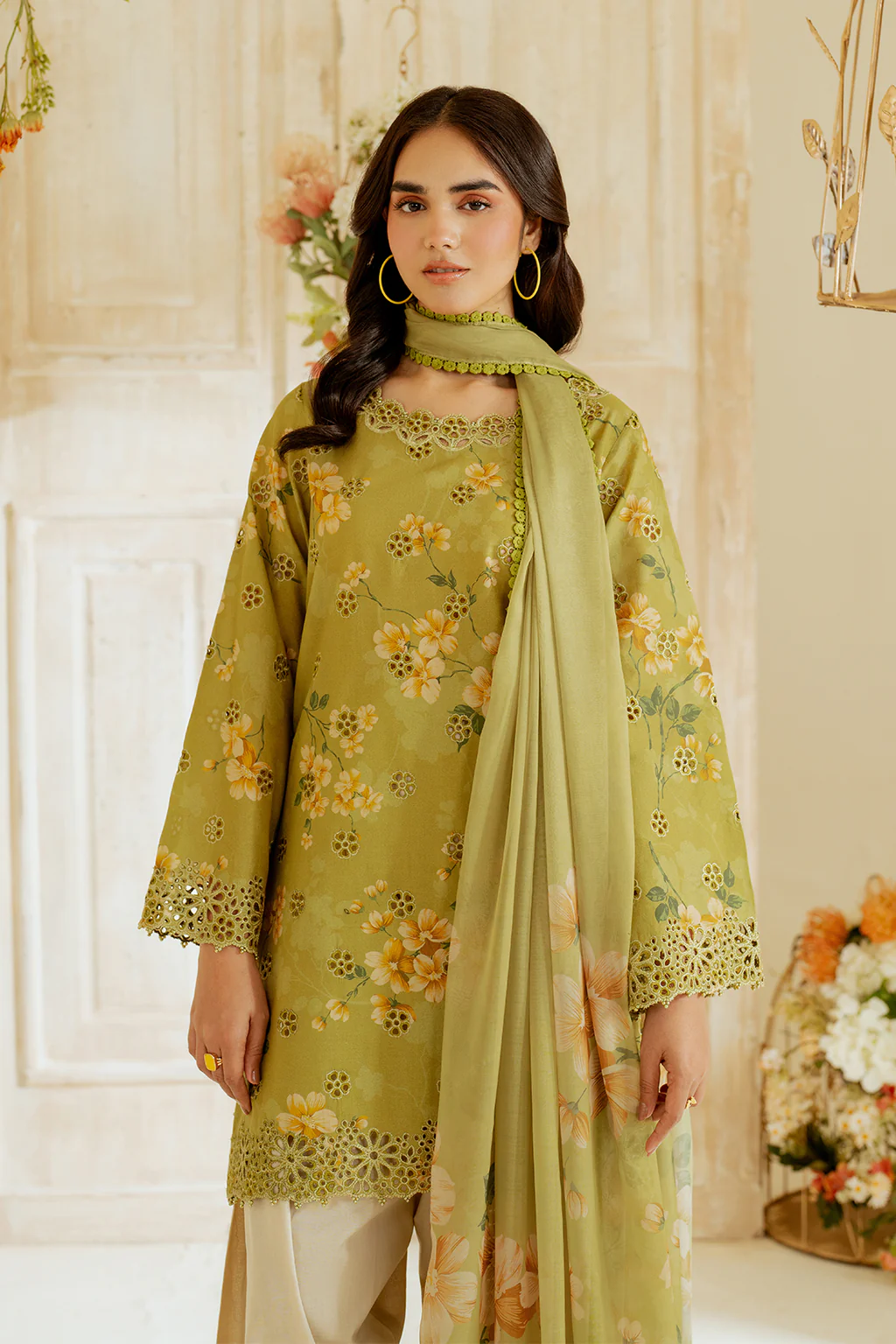UE-446 Borer Embroidered Printed Lawn - Image 10