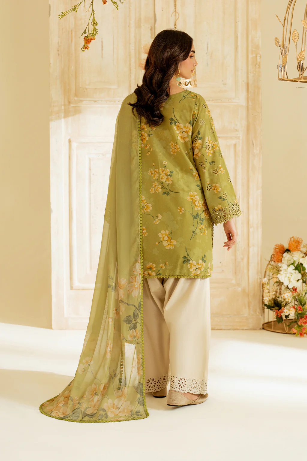 UE-446 Borer Embroidered Printed Lawn - Image 3