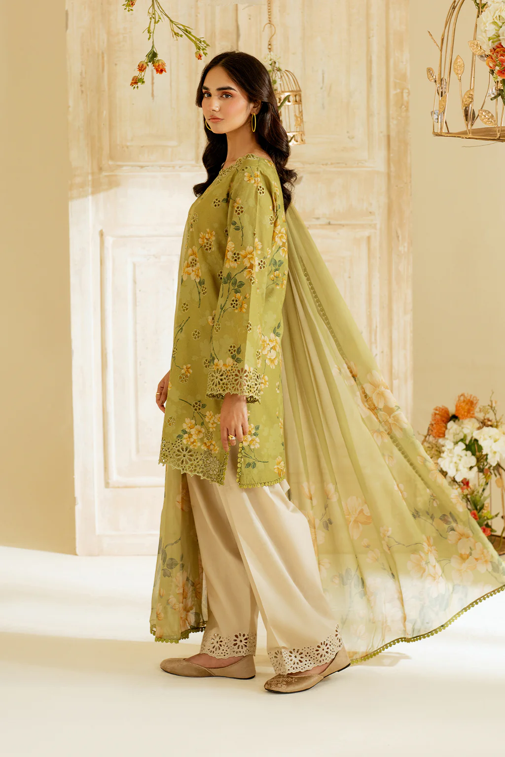 UE-446 Borer Embroidered Printed Lawn - Image 4