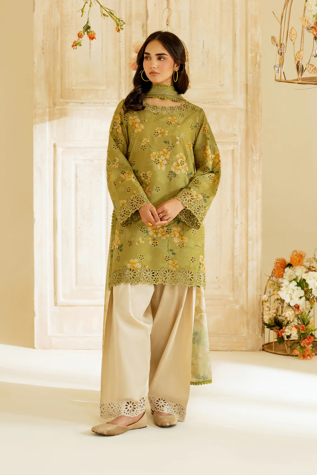 UE-446 Borer Embroidered Printed Lawn - Image 5