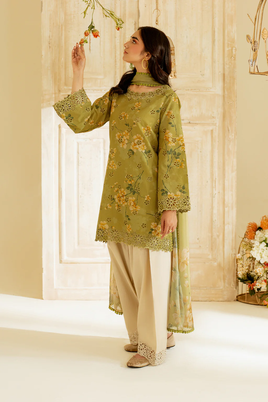 UE-446 Borer Embroidered Printed Lawn - Image 6