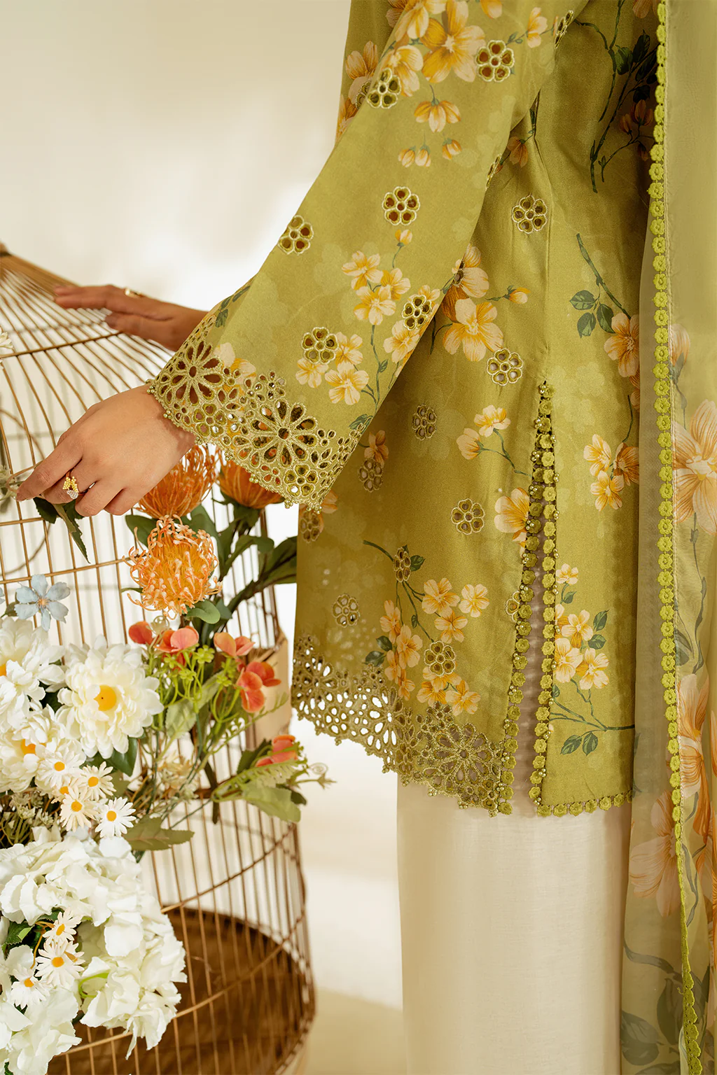 UE-446 Borer Embroidered Printed Lawn - Image 7