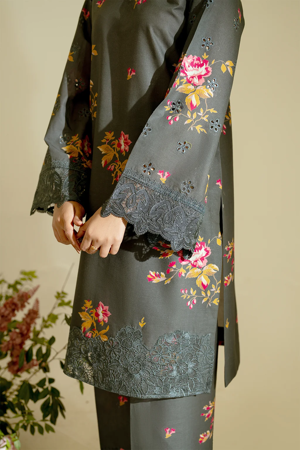 UE-452 Printed Lawn - Image 3